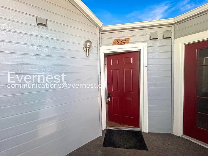 934 Acapulco Ct — Photo 2