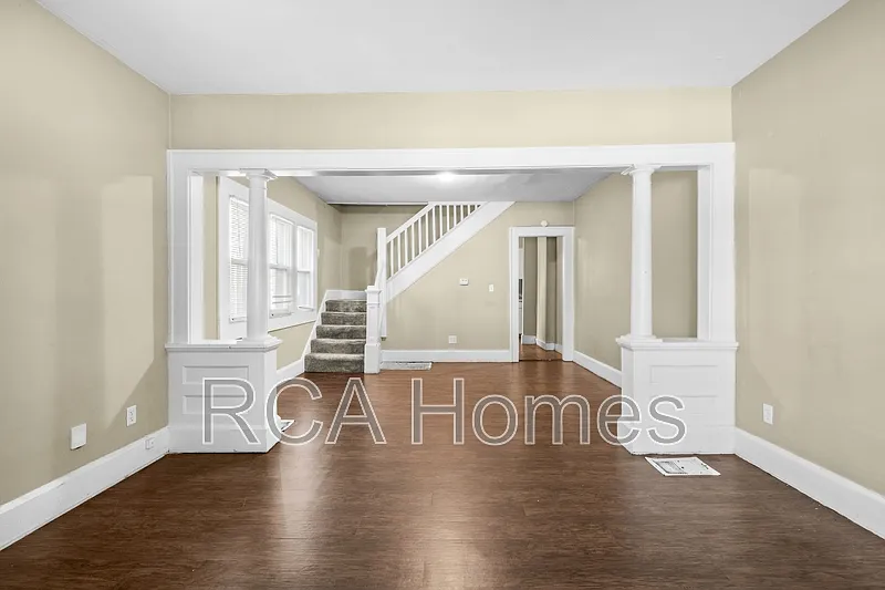 2 bed, 1.0 bath, $1,050 — Photo 2