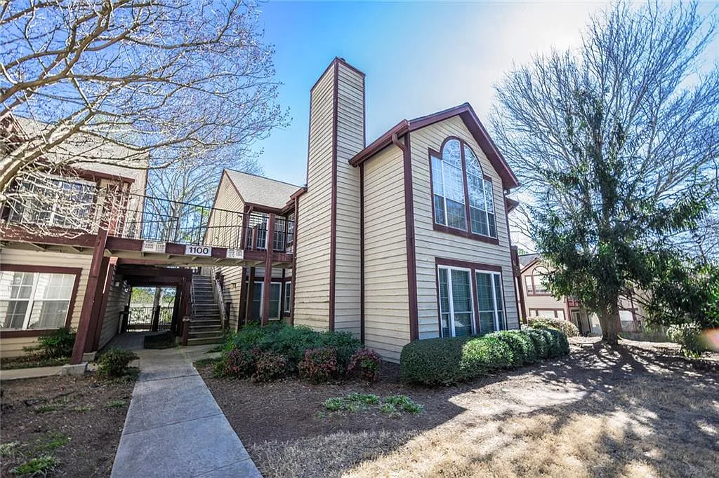 3 bed, 2.0 bath, 950 sqft, $1,950 — Photo 1