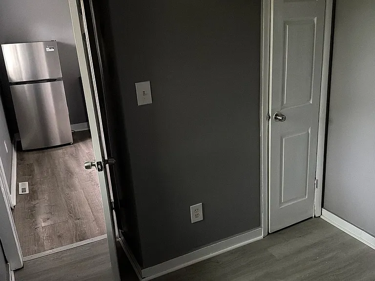 261 Livingston Ave — Photo 2