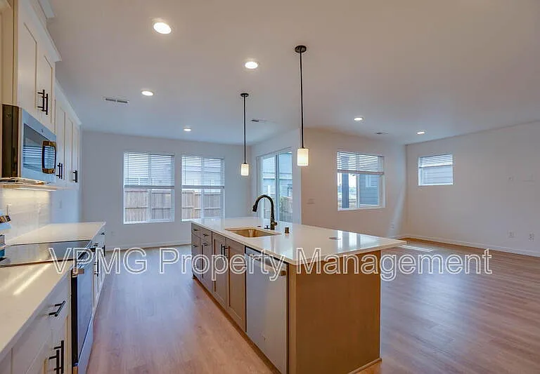 1605 NE 180th Ave — Photo 11