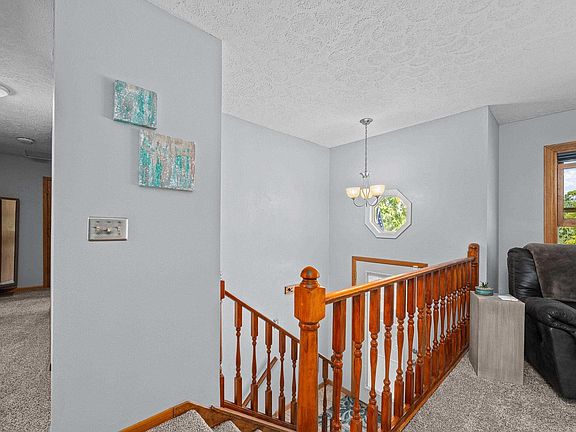 5th image of 2401 W Dale Ct