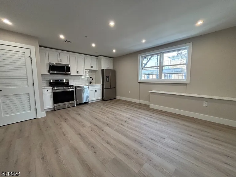 136 Elm St — Photo 2