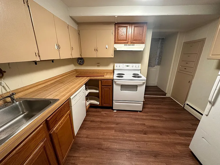 1645 Scotland Ave — Photo 7