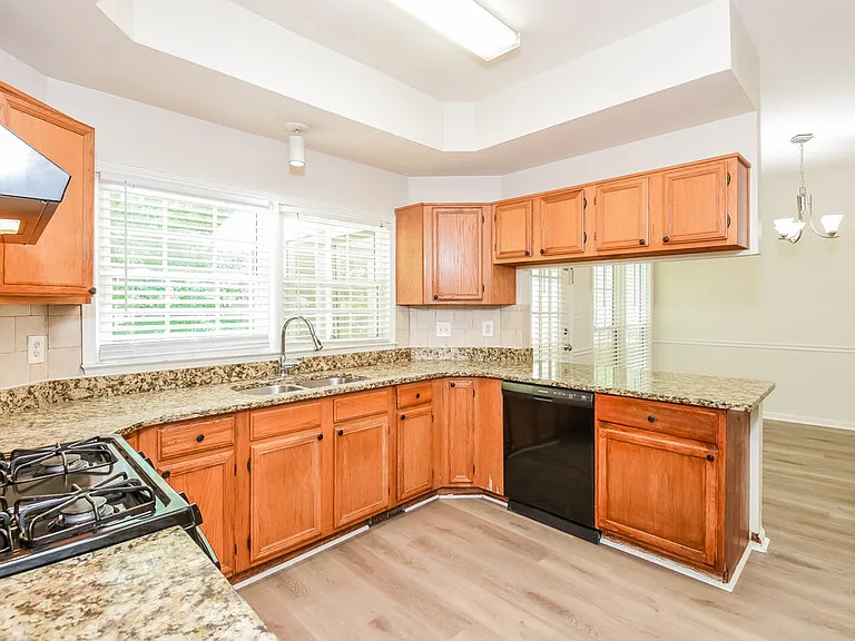 4118 Huntcliff Dr — Photo 9