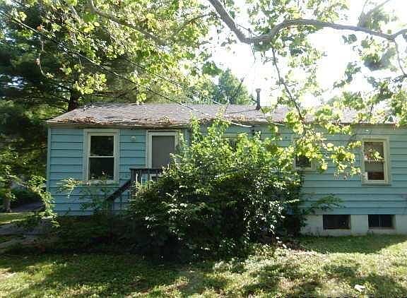 2nd image of 9148 Loganberry Ln