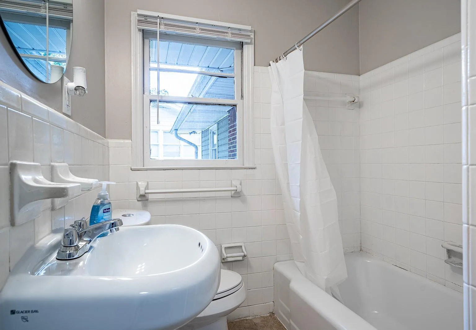4 bed, 3.0 bath, 2928 sqft, $715 — Photo 4