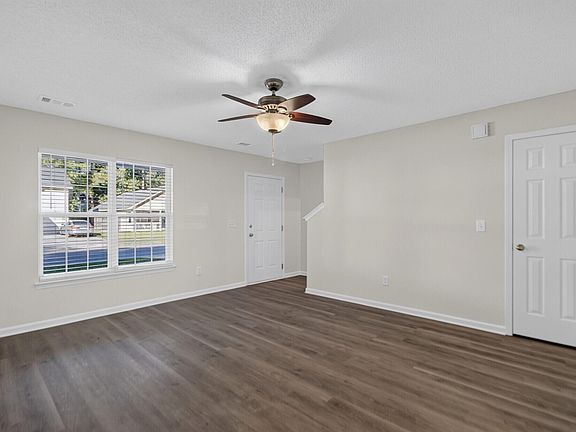 5th image of 228 Trickle Dr