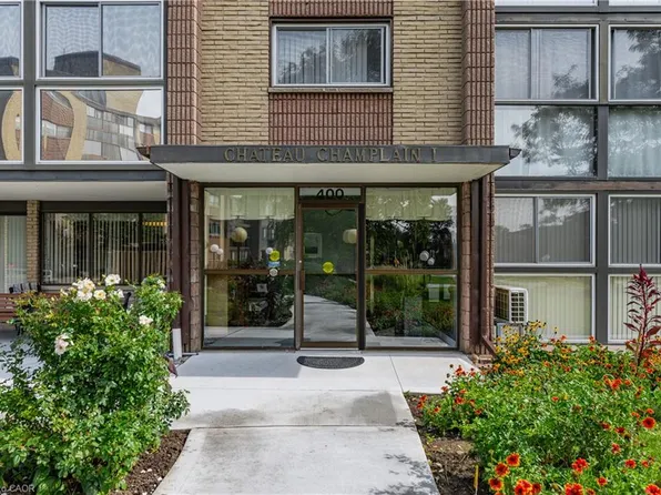 400 Champlain Blvd #104, Cambridge, ON N1R 7J6