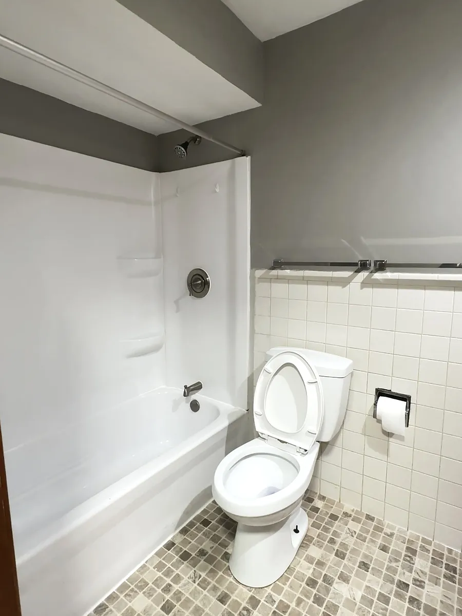 Building Photo - 2424 Holmes St #2