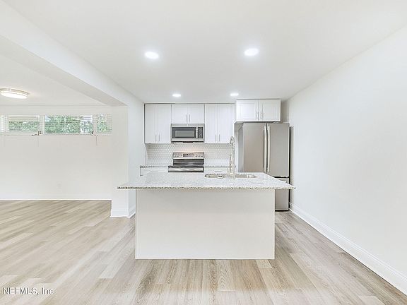 5th image of 4595 Colonial Ave