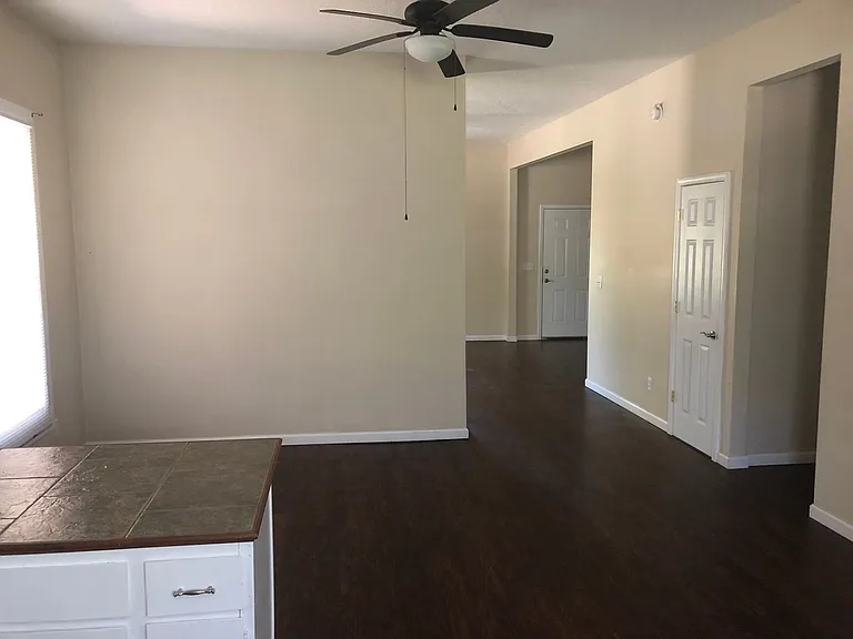701 Francis St W — Photo 3