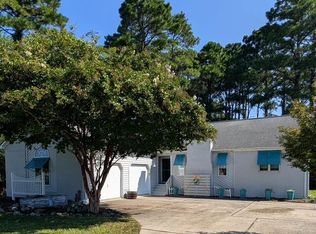 6105 Pelican Dr, New Bern, NC 28560
