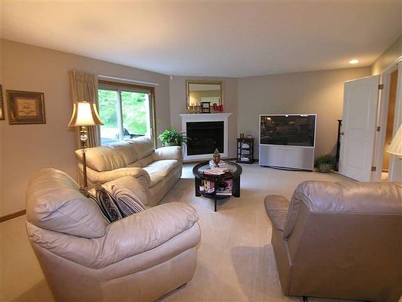 4th image of 195 Sandalwood Dr