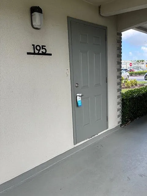 1 bed, 1.5 bath, 728 sqft, $1,550 — Photo 2