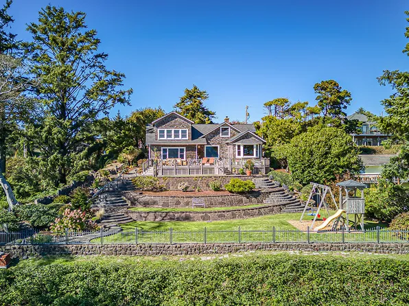 241 SW 12th St, Newport, OR 97365