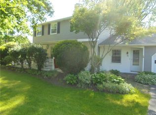 71 E Galewood Dr, Wilson, NY 14172