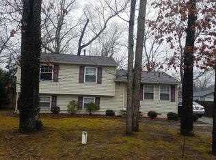 28 Cedar Lake Dr, Williamstown, NJ 08094