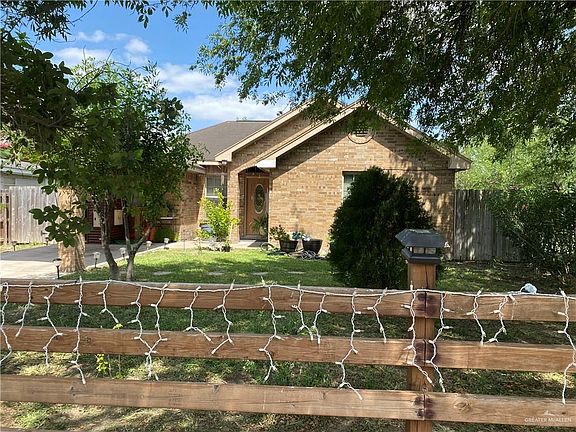 2nd image of 2720 N Poinsettia Ln