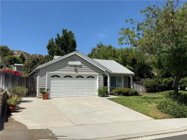 32035 Green Hill Dr, Castaic, CA 91384