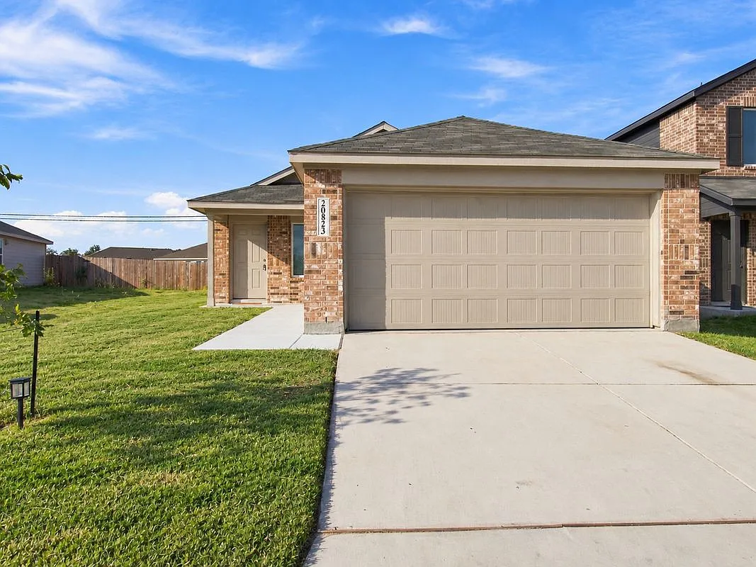3 bed, 2.0 bath, 1402 sqft, $1,650 — Photo 2