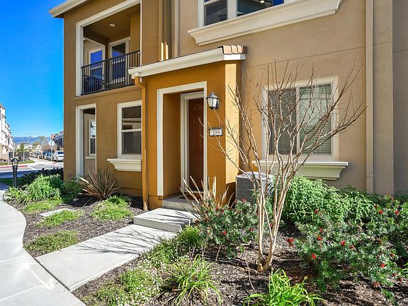 3rd image of 209 Siderno Ct