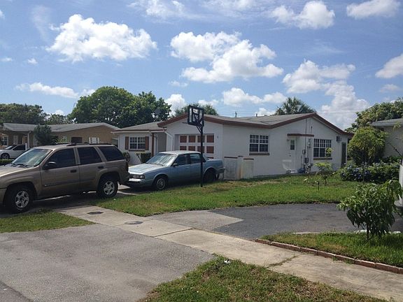 4th image of 4600 NW 41st Ct