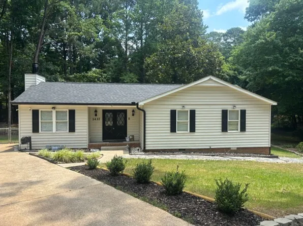 1437 Huntly Ct, Cary, NC 27511