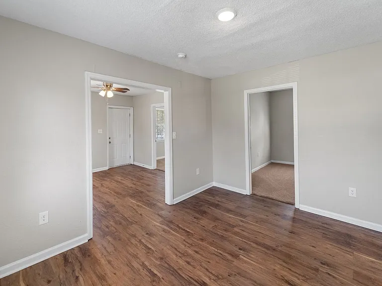 132 Jenks St — Photo 13