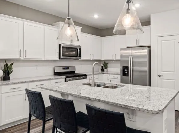 3001 Mackay Pointe Ln, Jamestown, NC