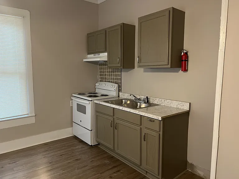 1409 Main St #B — Photo 4