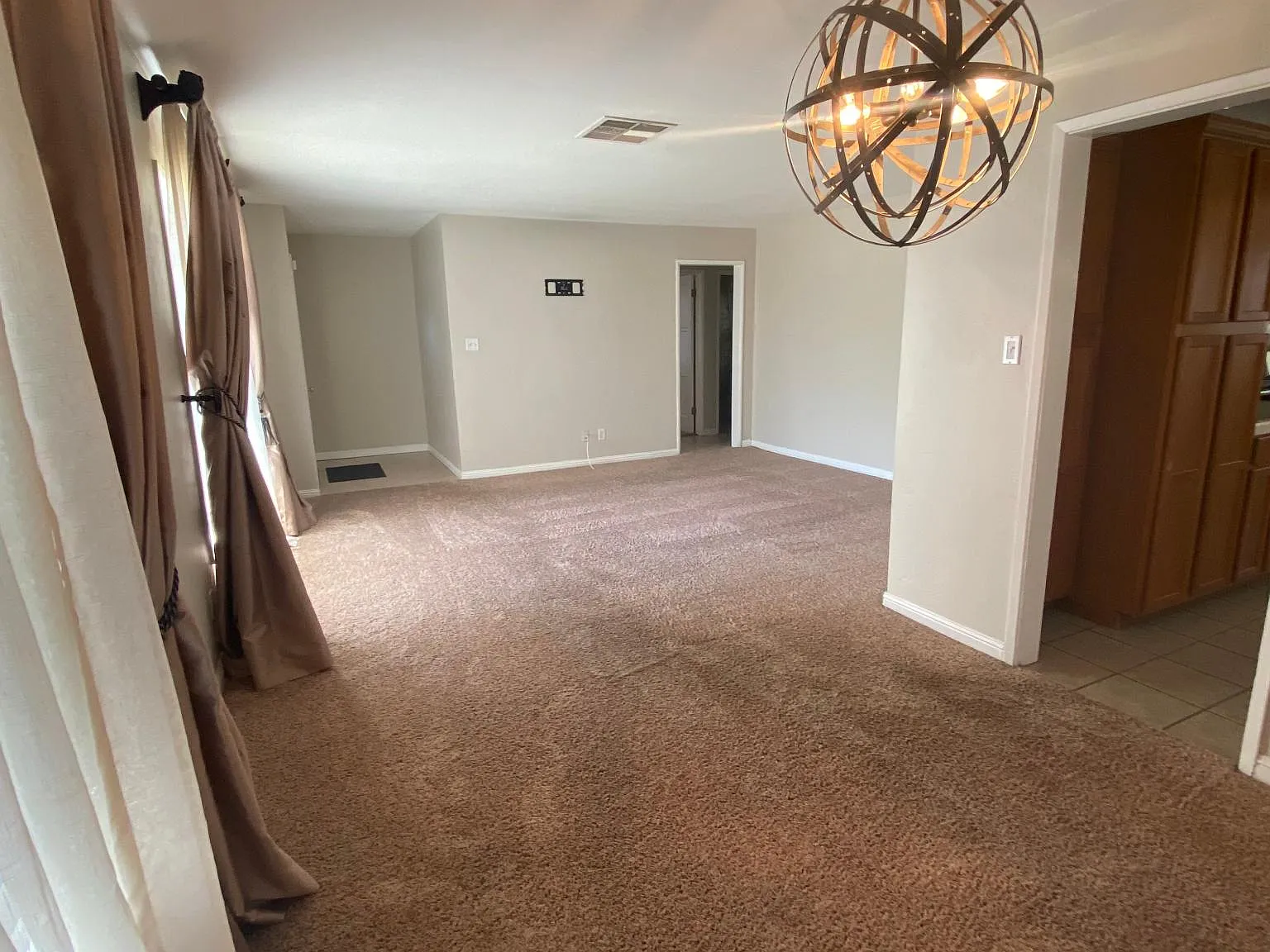 3 bed, 1091 sqft, $2,400 — Photo 4