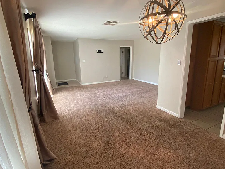 2601 Pine St — Photo 4