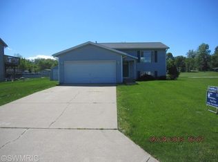319 Wynwood Dr NW, Kent City, MI