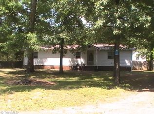 121 2nd Ave, New London, NC 28127