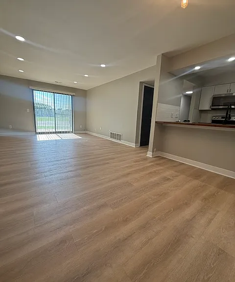 Legacy at Shoreline Apartments — Photo 1