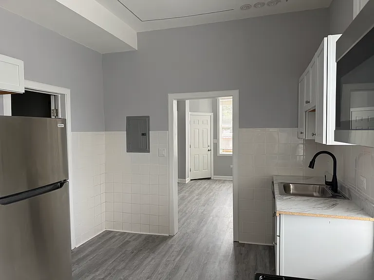 2429 W Division St #3R — Photo 3