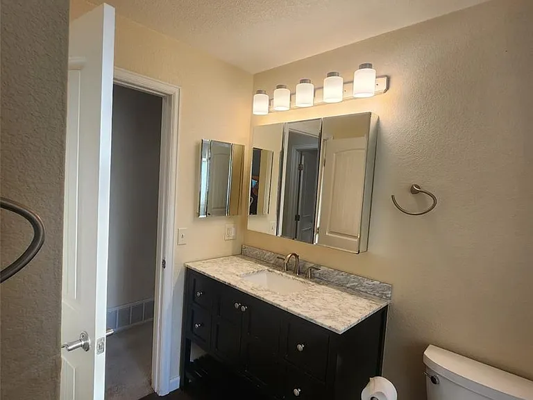 9225 Clermont Dr — Photo 24