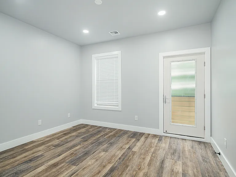 342 W Queen Ln #6 — Photo 10