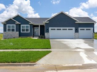 7509 Country Ridge Dr NW, Cedar Rapids, IA 52405
