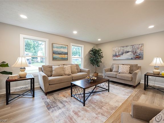 3rd image of 399 Ridgewood Dr