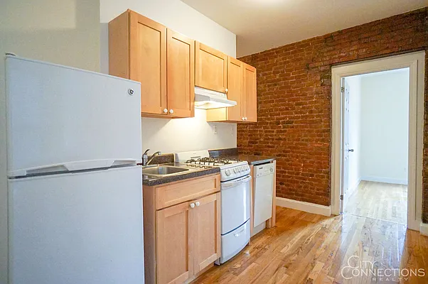 Rented by City Connections Realty | media 28