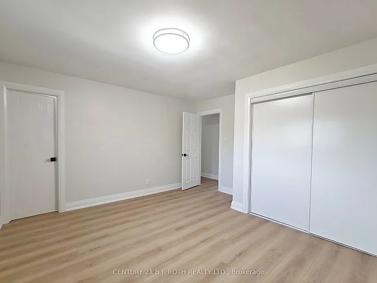 698 Burton Dr — Photo 7