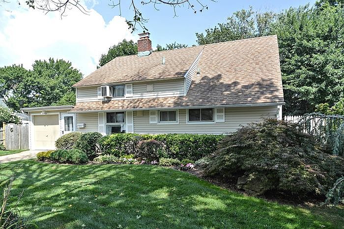 1st image of 184 Cypress Ln W