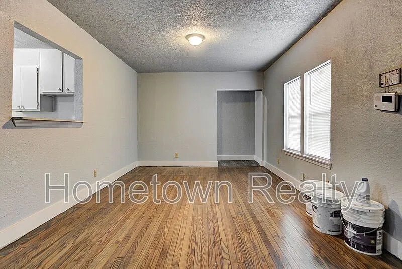 5 bed, 2.0 bath, 1570 sqft, $1,495 — Photo 3