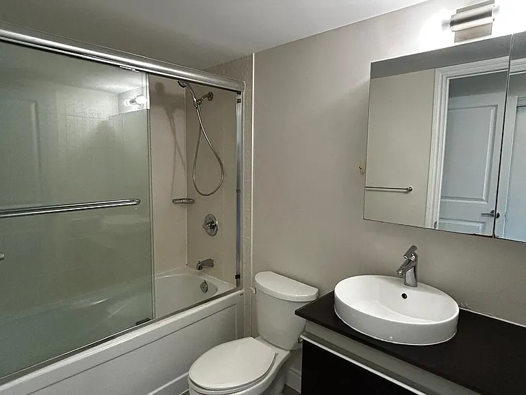 233 S Park Rd #611 — Photo 29