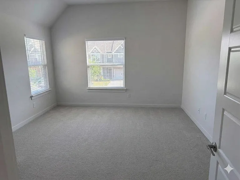 618 Laurel Ln — Photo 9
