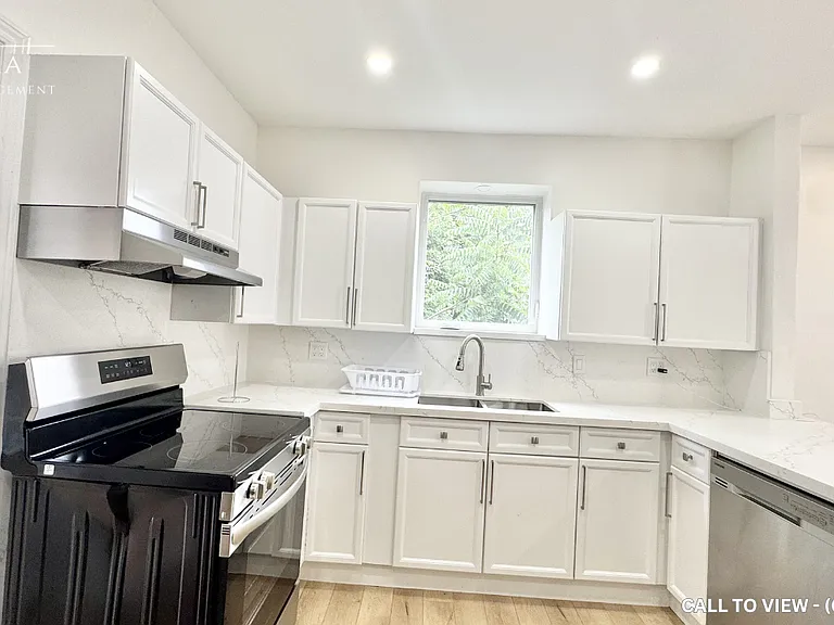 126 Evans St — Photo 2