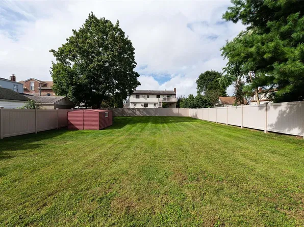 - Central Avenue, Westbury, NY 11590