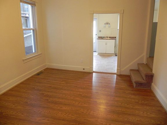 3rd image of 229 East Ave